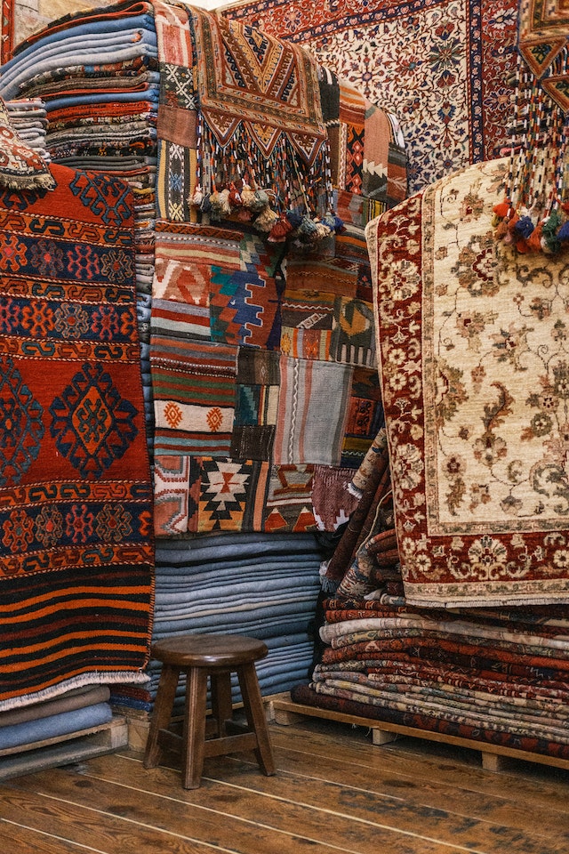 Brown southwestern area rugs: A warm and earthy addition to any room